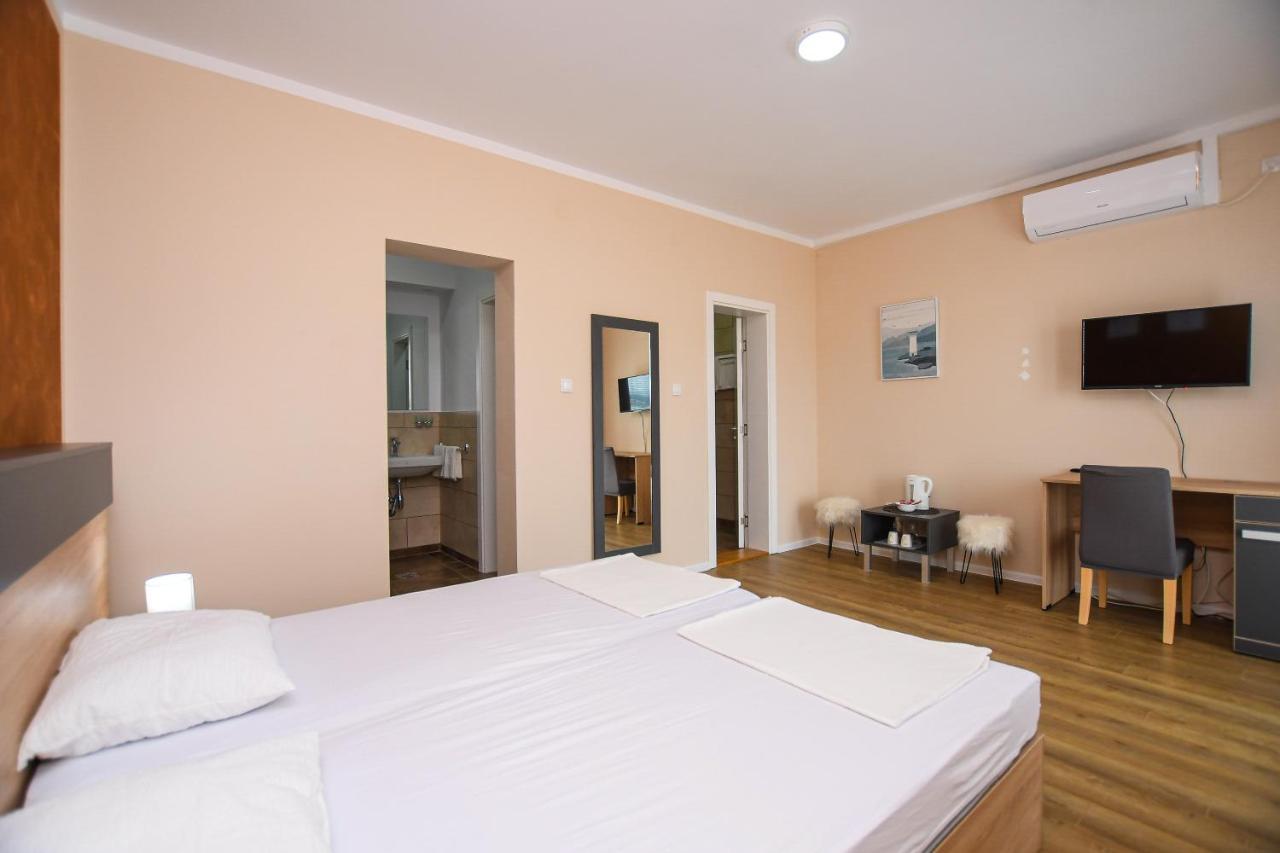 Danubiana Apartments 5 クラドヴォ エクステリア 写真