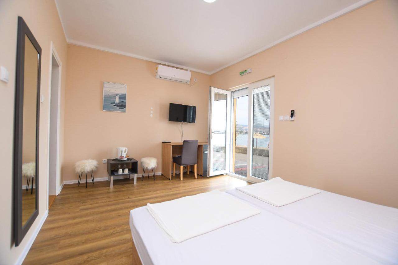 Danubiana Apartments 5 クラドヴォ エクステリア 写真