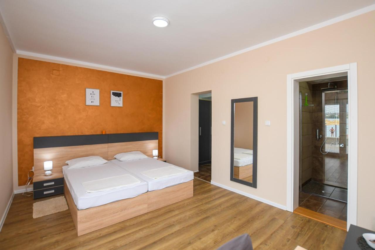 Danubiana Apartments 5 クラドヴォ エクステリア 写真
