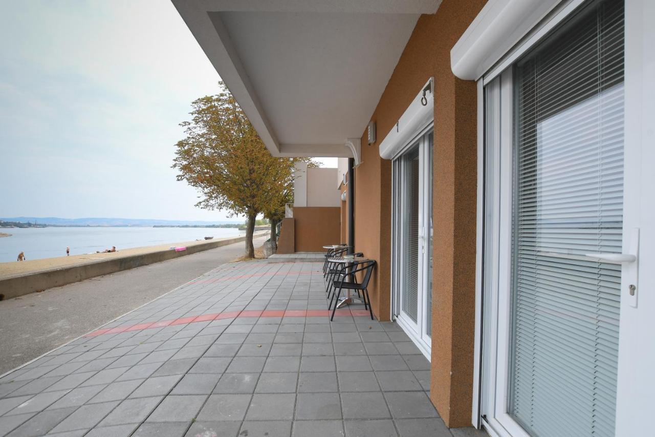 Danubiana Apartments 5 クラドヴォ エクステリア 写真