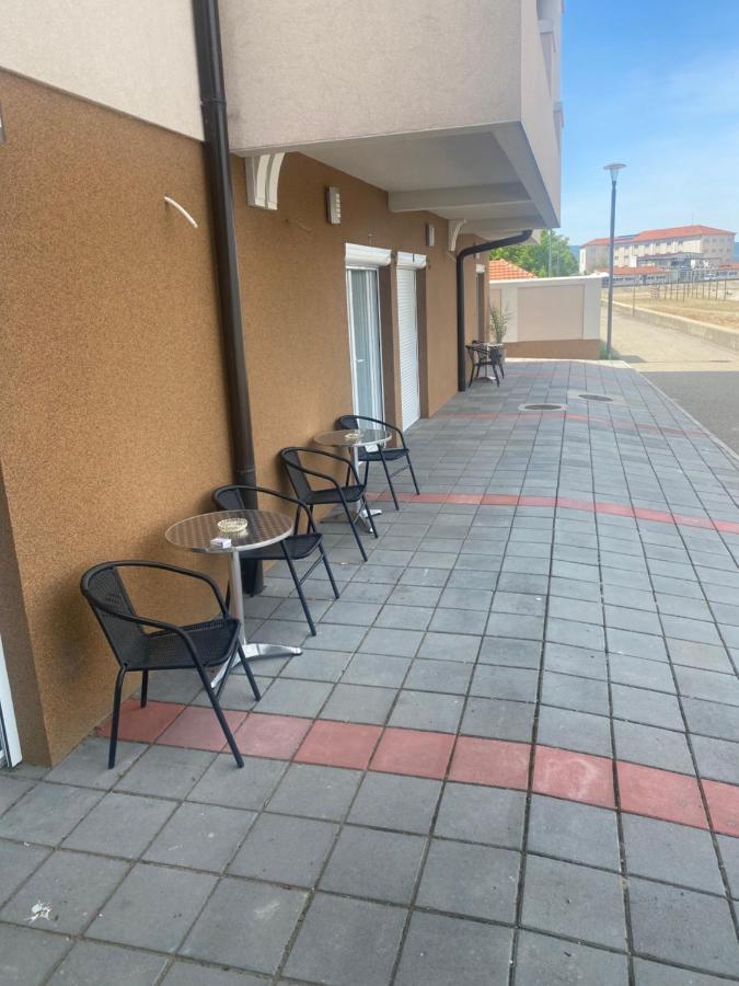 Danubiana Apartments 5 クラドヴォ エクステリア 写真